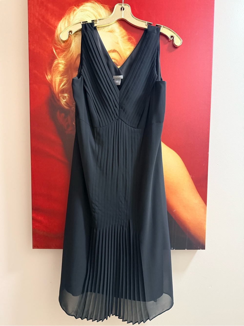 Ann Taylor Black Pleated V-Neck Sleeveless Midi Dress